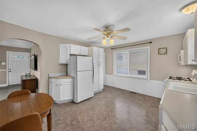 1015 S 6th Street, St Charles, MO 63301