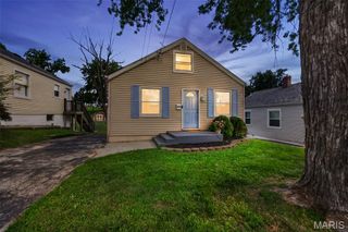 1015 S 6th Street, St Charles, MO 63301