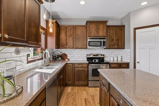19806 Dover Drive, Farmington, MN 55024
