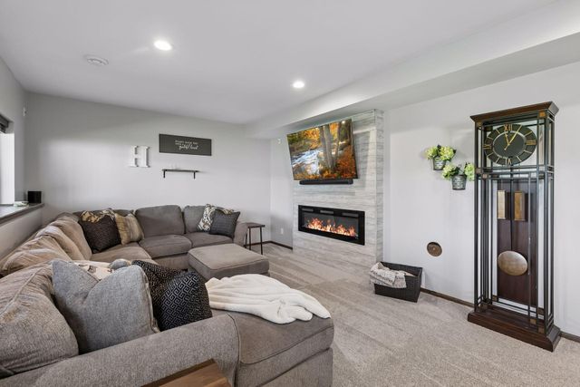 19806 Dover Drive, Farmington, MN 55024
