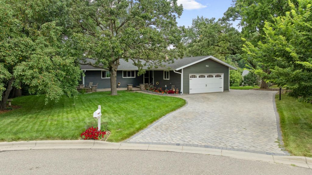 904 Kaymar Lane, Burnsville, MN 55306