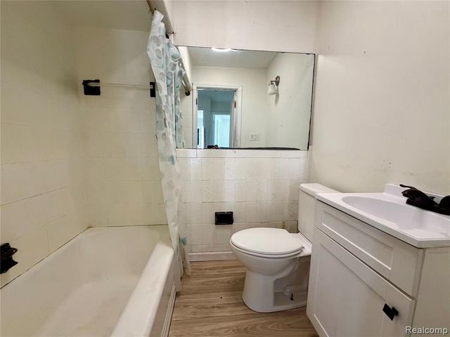 1601 N Ballenger Highway, Flint, MI 48504