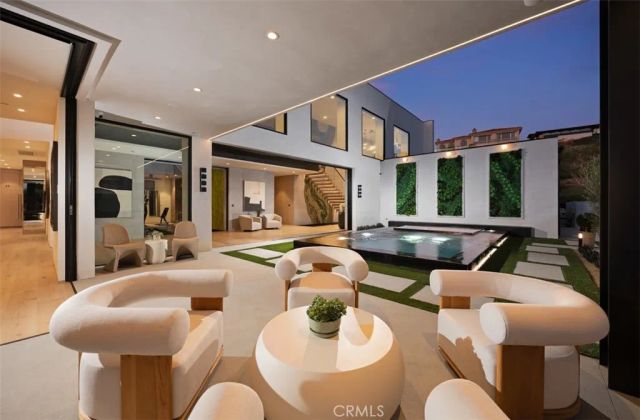 53 Montecito Drive, Corona Del Mar, CA 92625