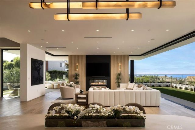 53 Montecito Drive, Corona Del Mar, CA 92625