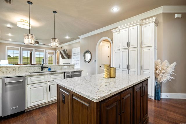 4518 Clubhouse Dr, Jonesboro, AR 72405