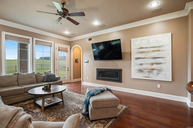 4518 Clubhouse Dr, Jonesboro, AR 72405