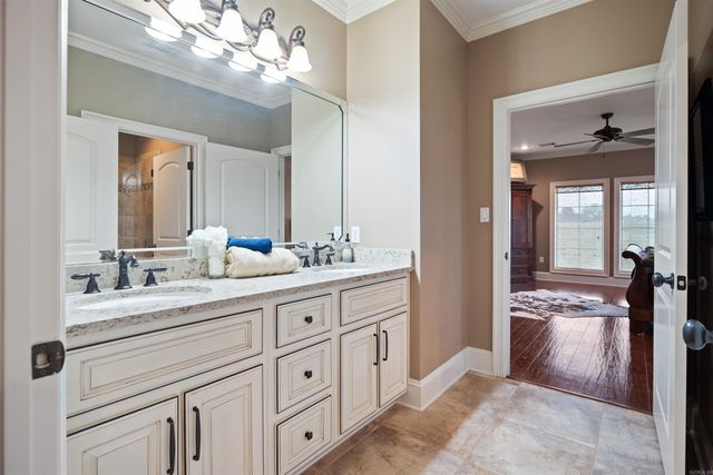 4518 Clubhouse Dr, Jonesboro, AR 72405