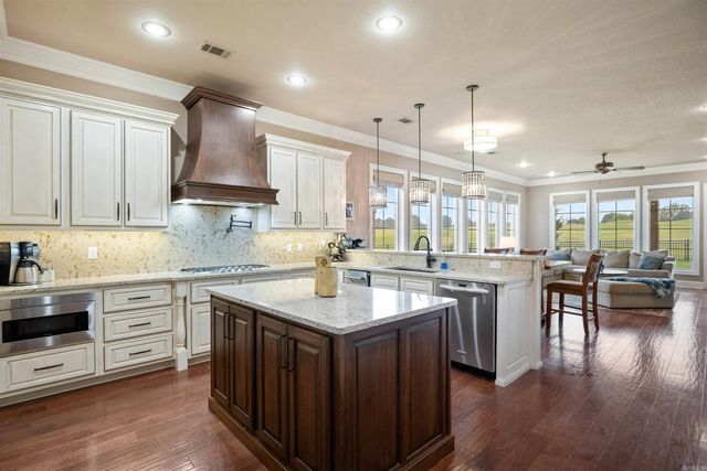 4518 Clubhouse Dr, Jonesboro, AR 72405