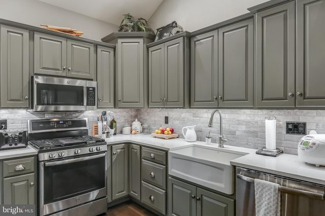 6 MAPLE GROVE RD, Mohnton, PA 19540