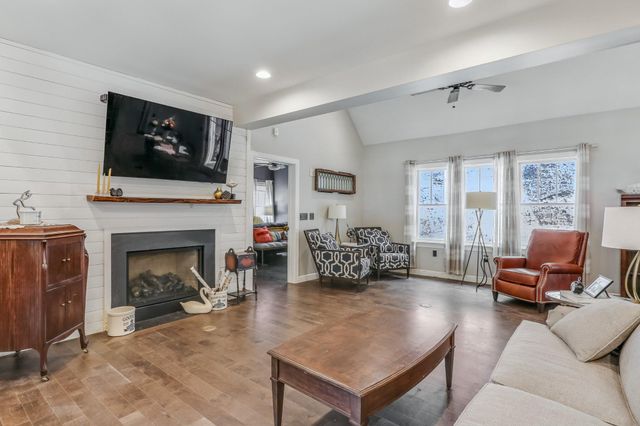6 MAPLE GROVE RD, Mohnton, PA 19540