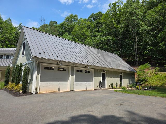 6 MAPLE GROVE RD, Mohnton, PA 19540