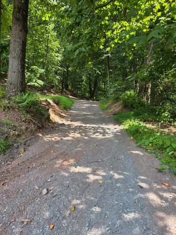 6 MAPLE GROVE RD, Mohnton, PA 19540