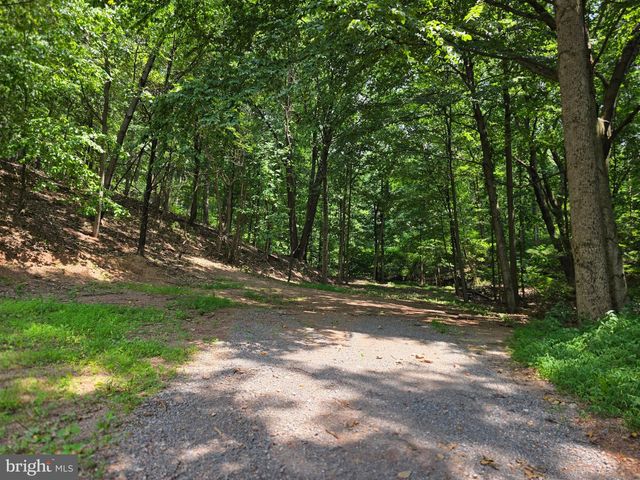 6 MAPLE GROVE RD, Mohnton, PA 19540