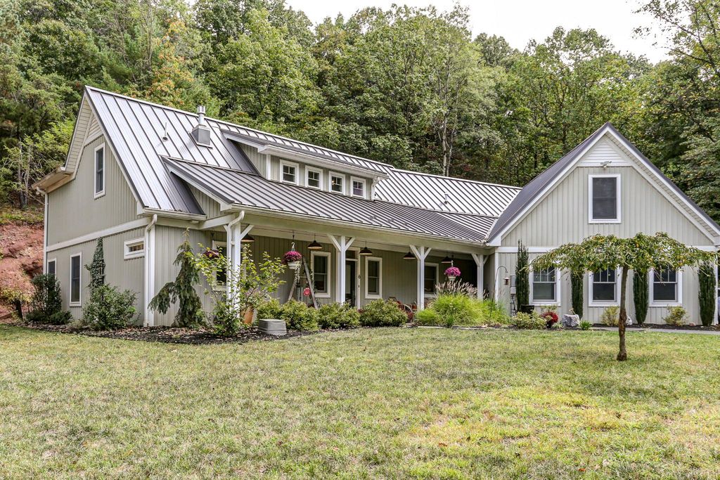 6 MAPLE GROVE RD, Mohnton, PA 19540