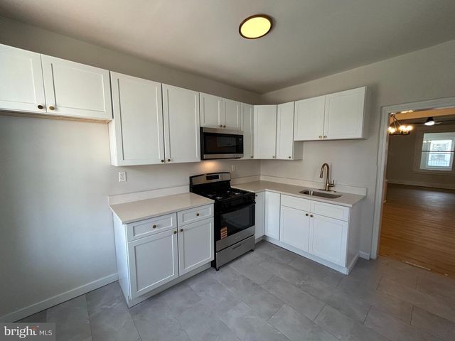 2433 S MILLICK ST, Philadelphia, PA 19142