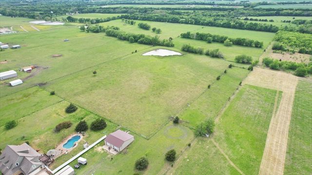 099 EAST LINE, Whitewright, TX 75491
