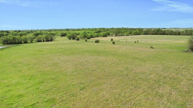 099 EAST LINE, Whitewright, TX 75491