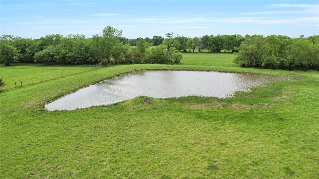 099 EAST LINE, Whitewright, TX 75491