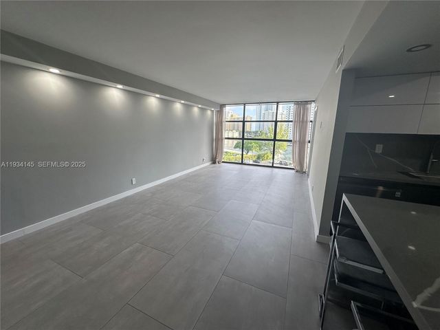 600 Parkview Dr 602, Hallandale Beach, FL 33009