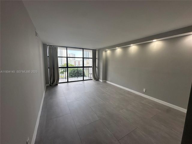 600 Parkview Dr 602, Hallandale Beach, FL 33009