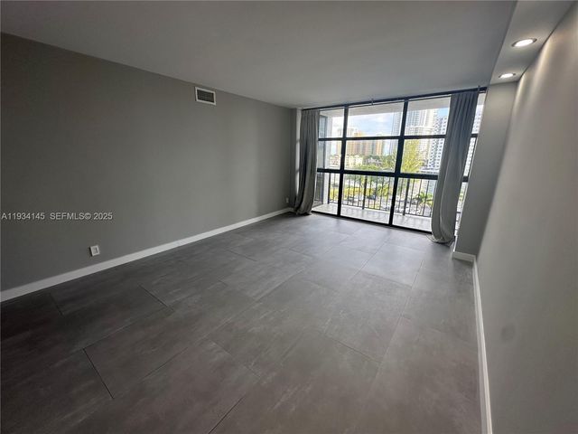 600 Parkview Dr 602, Hallandale Beach, FL 33009