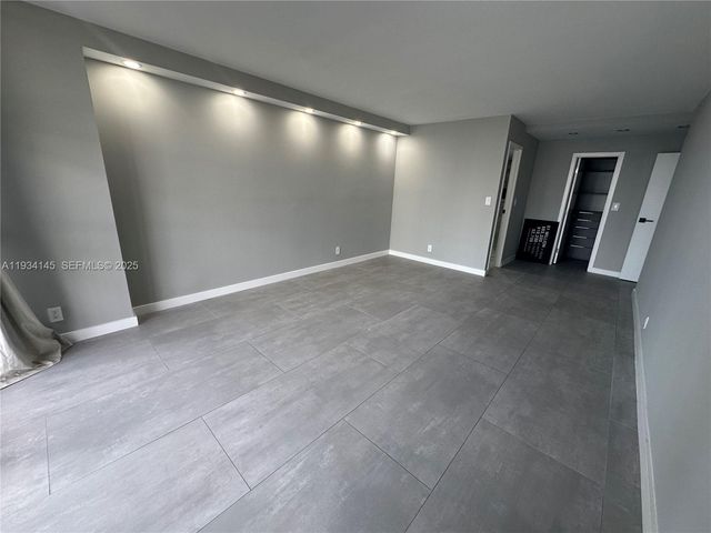 600 Parkview Dr 602, Hallandale Beach, FL 33009