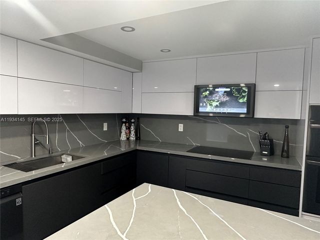 600 Parkview Dr 602, Hallandale Beach, FL 33009