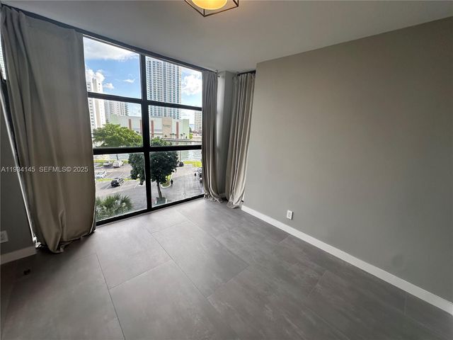 600 Parkview Dr 602, Hallandale Beach, FL 33009