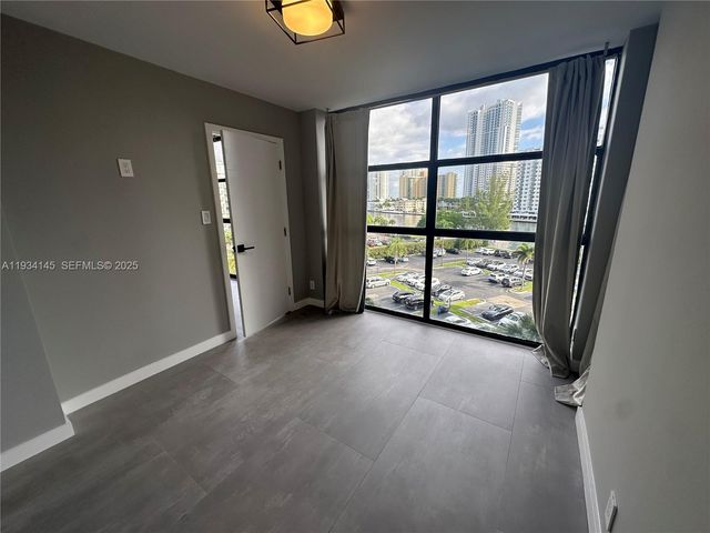 600 Parkview Dr 602, Hallandale Beach, FL 33009