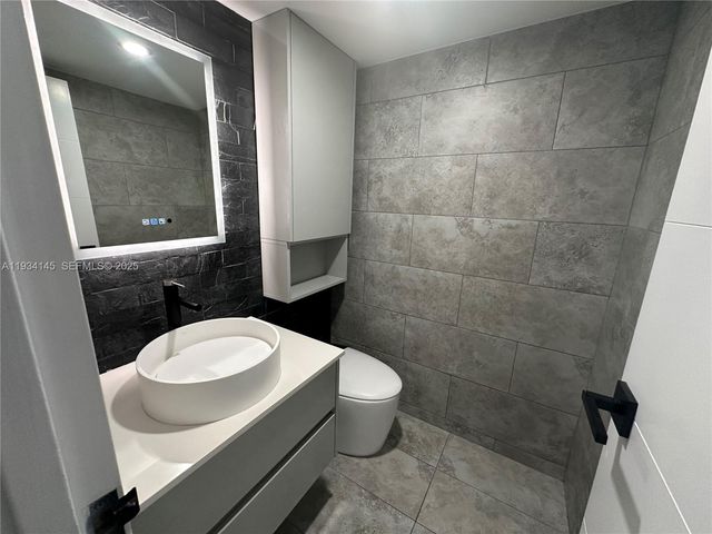 600 Parkview Dr 602, Hallandale Beach, FL 33009