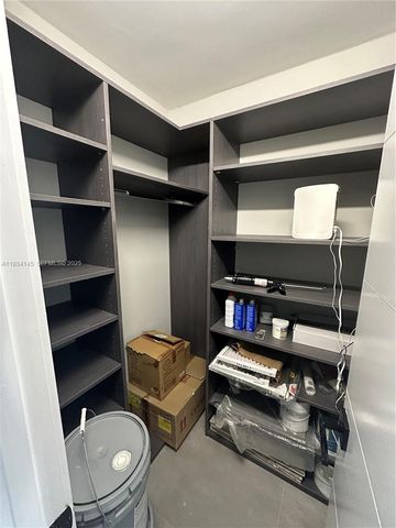 600 Parkview Dr 602, Hallandale Beach, FL 33009