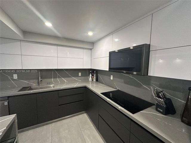 600 Parkview Dr 602, Hallandale Beach, FL 33009