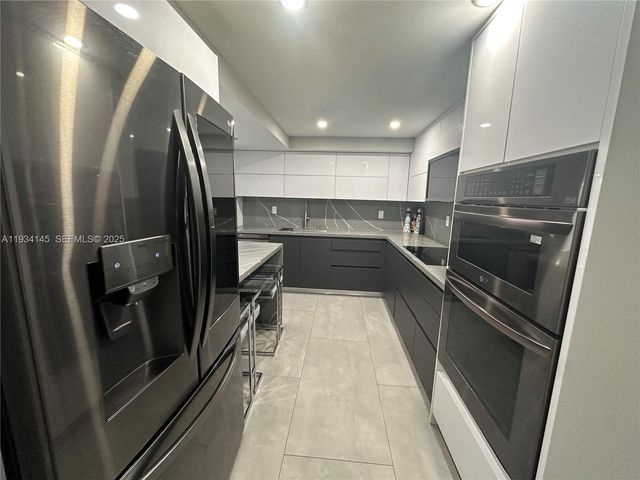 600 Parkview Dr 602, Hallandale Beach, FL 33009