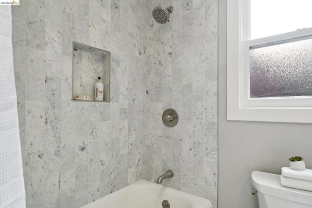 741 741 Grosvenor Pl, Oakland, CA 94610