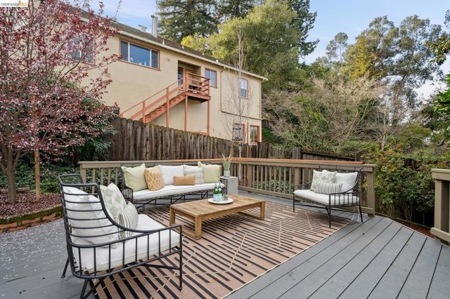 741 741 Grosvenor Pl, Oakland, CA 94610