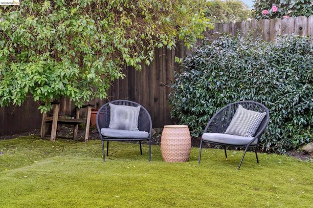 741 741 Grosvenor Pl, Oakland, CA 94610