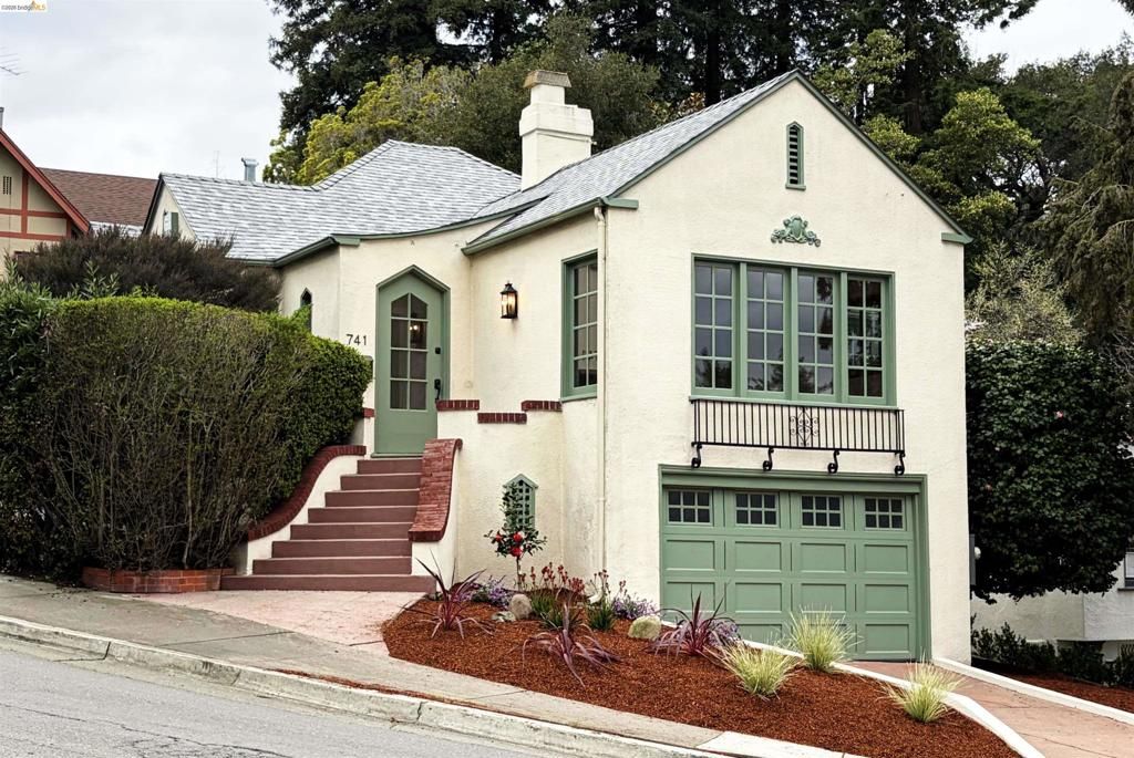 Image 1 of property listing at 741 741 Grosvenor Pl, Oakland, CA 94610