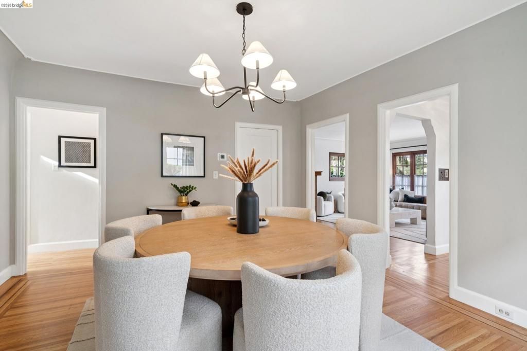 Image 14 of property listing at 741 741 Grosvenor Pl, Oakland, CA 94610