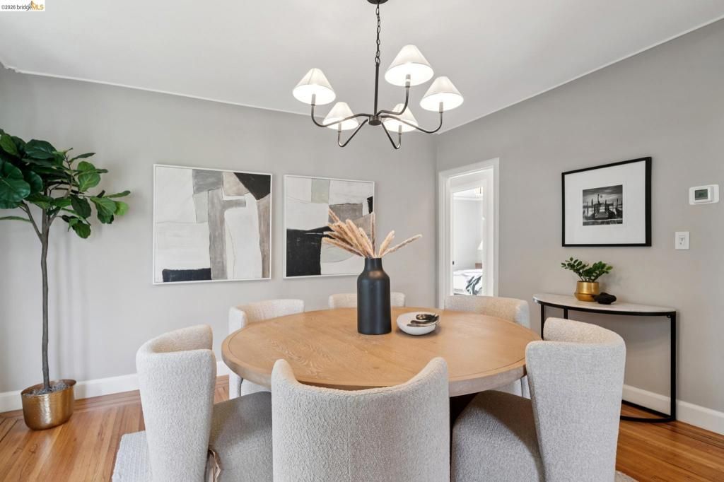 Image 15 of property listing at 741 741 Grosvenor Pl, Oakland, CA 94610