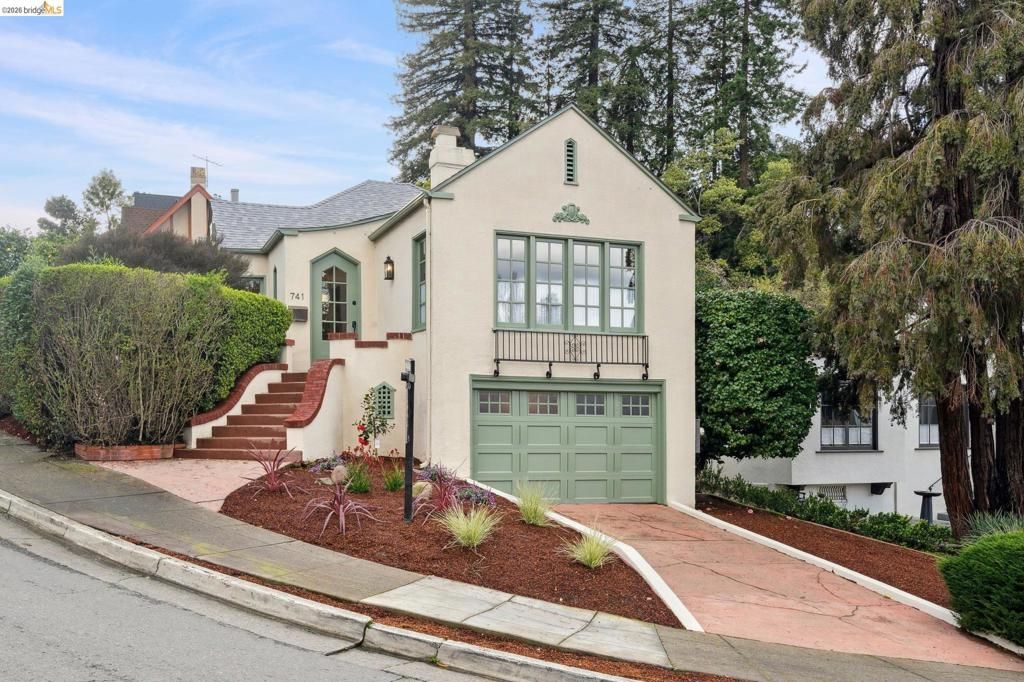 Image 2 of property listing at 741 741 Grosvenor Pl, Oakland, CA 94610