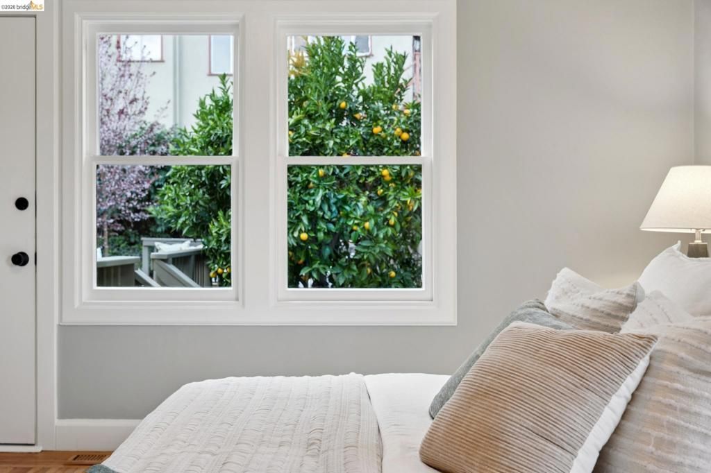 Image 25 of property listing at 741 741 Grosvenor Pl, Oakland, CA 94610