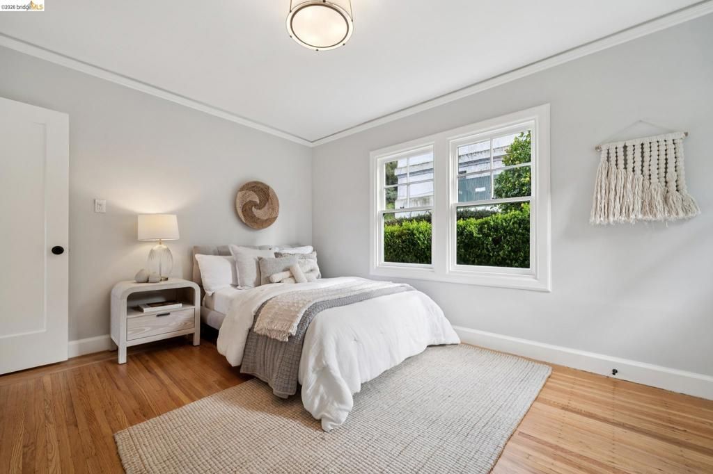 Image 32 of property listing at 741 741 Grosvenor Pl, Oakland, CA 94610