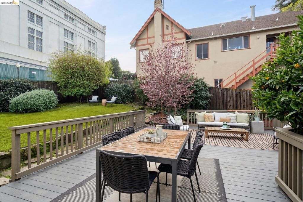 Image 37 of property listing at 741 741 Grosvenor Pl, Oakland, CA 94610