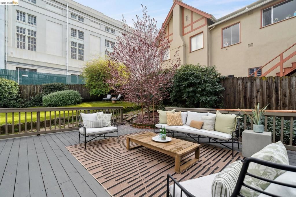 Image 40 of property listing at 741 741 Grosvenor Pl, Oakland, CA 94610