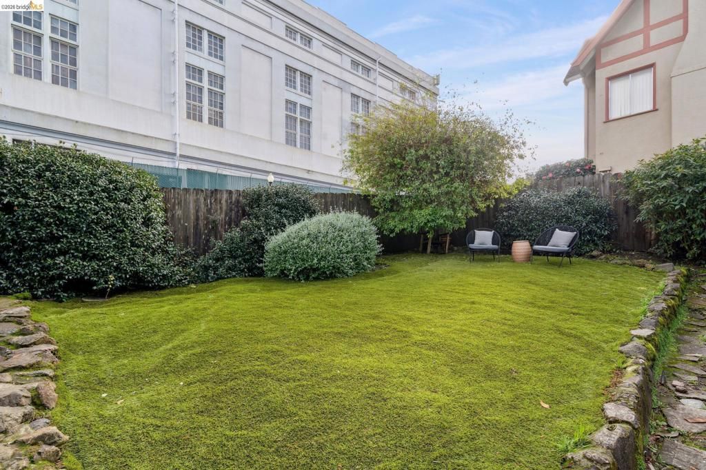 Image 43 of property listing at 741 741 Grosvenor Pl, Oakland, CA 94610