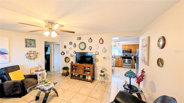 19 LAMPLIGHT LANE, Winter Haven, FL 33884