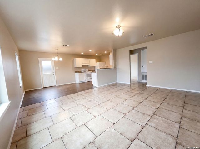 517 5th, Converse, TX 78109