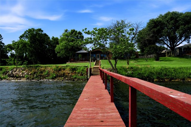 21282 Southwind Drive, Chandler, TX 75758