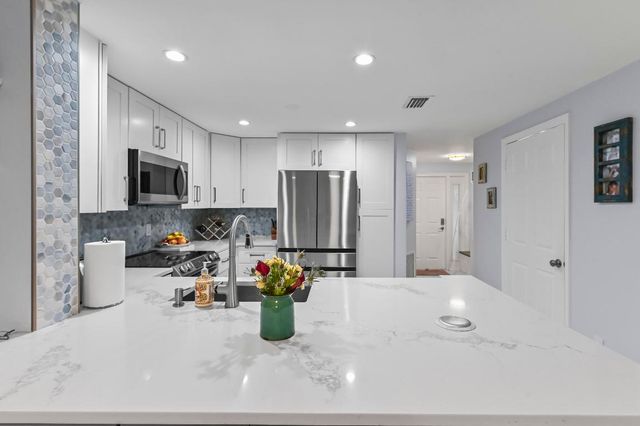 866 E Jeffery Street, Boca Raton, FL 33487