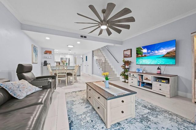 866 E Jeffery Street, Boca Raton, FL 33487